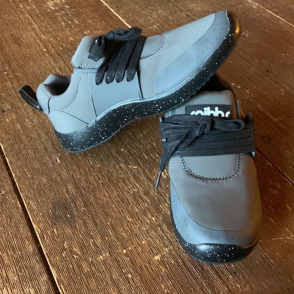 Snobs - Picture 2 of 3